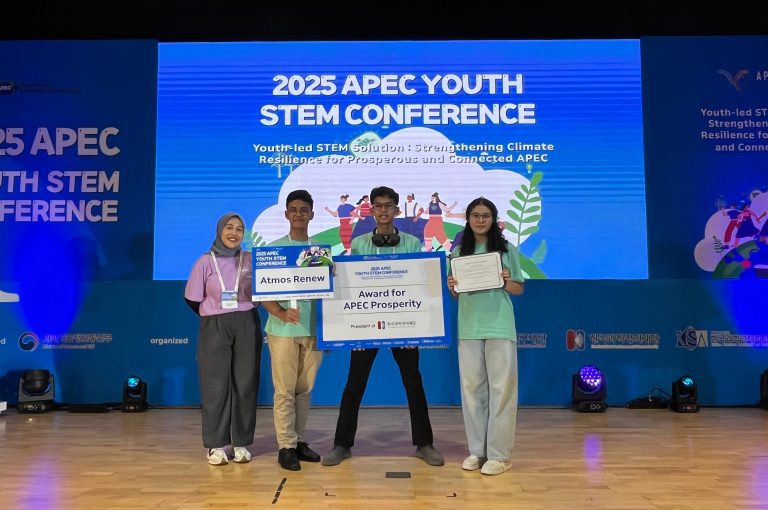 APEC YSMA Avicenna Jagakarsa di APEC SMA Avicenna Jagakarsa di 2025 Youth STEM Conference